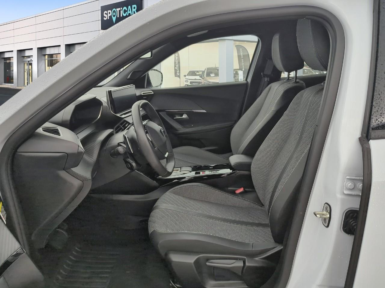 Peugeot 2008 hybrid 145 ch e-dcs6 allure — photo 9