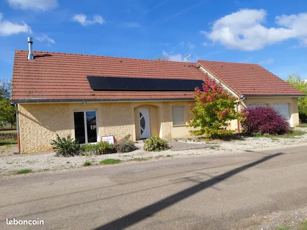 Maison de plain-pied, 133 m² sur 1800 m2 de terrain plat