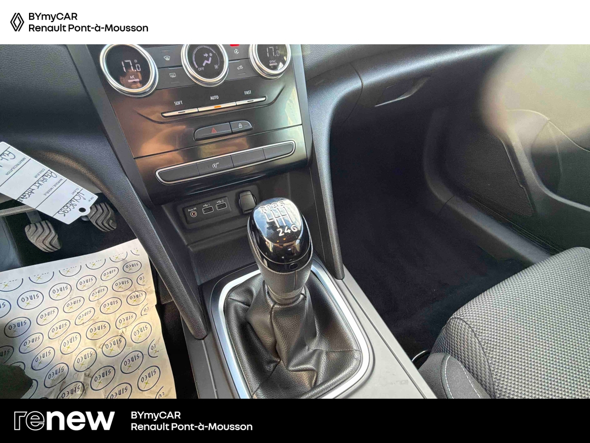 Renault Mégane IV Berline TCe 115 FAP — photo 22
