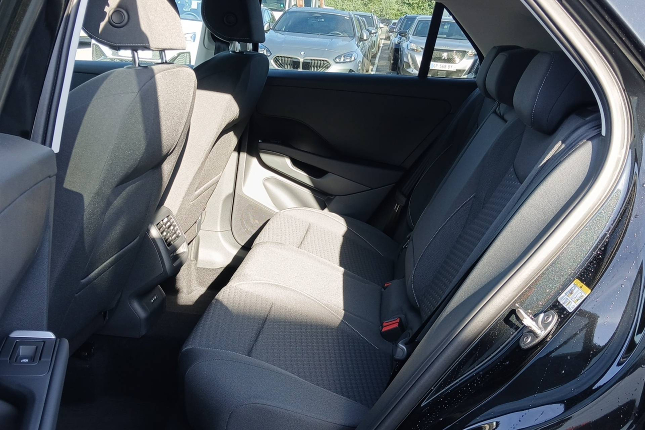 Volkswagen T-Roc — photo 11
