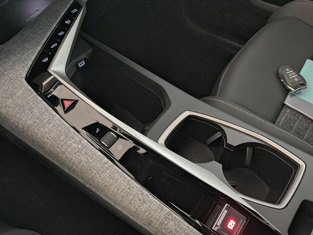 Peugeot 3008 electrique 210 ch 73 kwh allure — photo 18