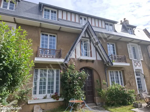 Maison 9 pièces 234 m²