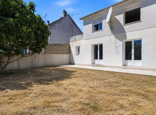 Vous recherchez une maison spacieuse pour accueillir toute votre famille ! Découvrez cette belle mai