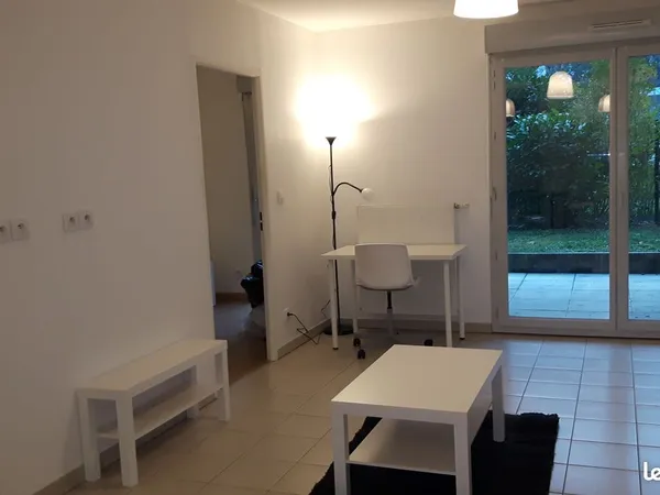 T2 meublé de 44 m² en rez-de-jardin avec garage