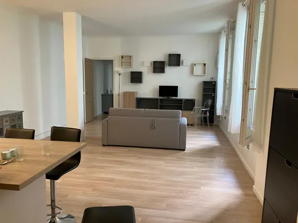 Loue meublé Paris 15ème, 3 pièces, 74m², Rez-de-chaussée sur cour