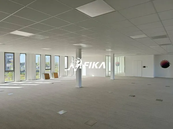 Bureaux 612 m²