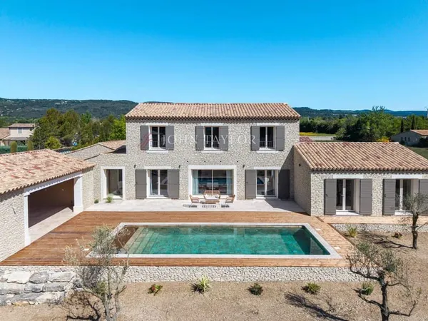 Maison 6 pièces 222 m²