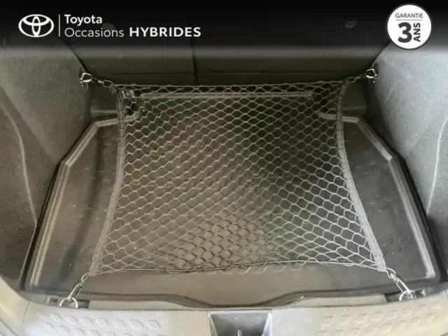 Toyota C-Hr 122h collection 2wd e-cvt my22 — photo 10