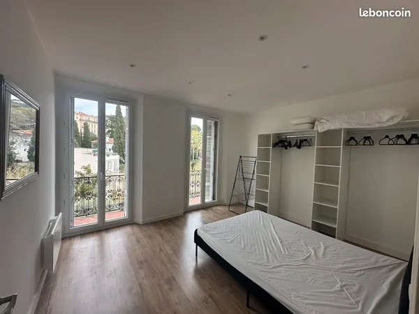 2p refait à neuf - traversant - 2 balcons