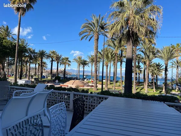 Antibes: Villa face mer 5 Ch, jardin, terrasses, parking pour Colocation étudiants