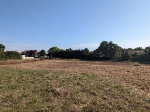 Terrain 837 m²