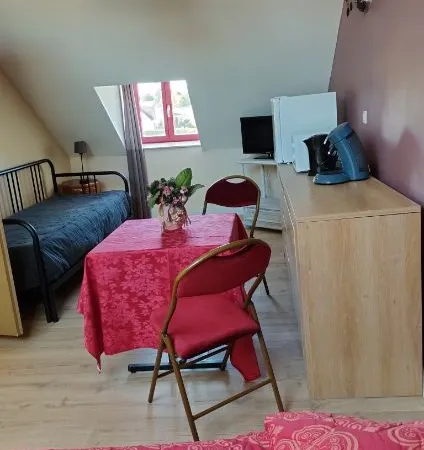 Studette meublée cosy et chaleureuse, au calme dans un esprit campagne. Idéale étudiants et travaill