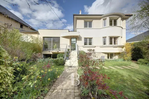 Maison 9 pièces 220 m²