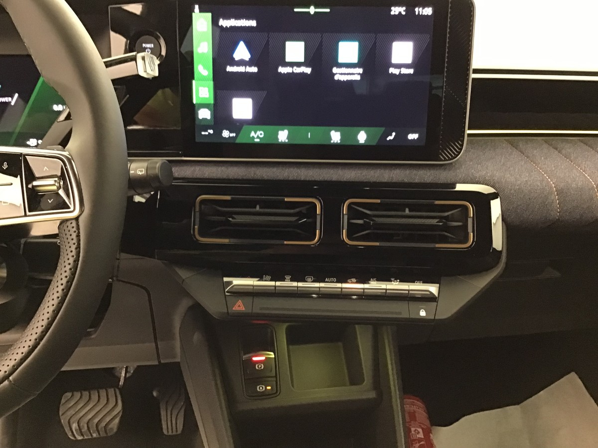 Renault R4 — photo 14