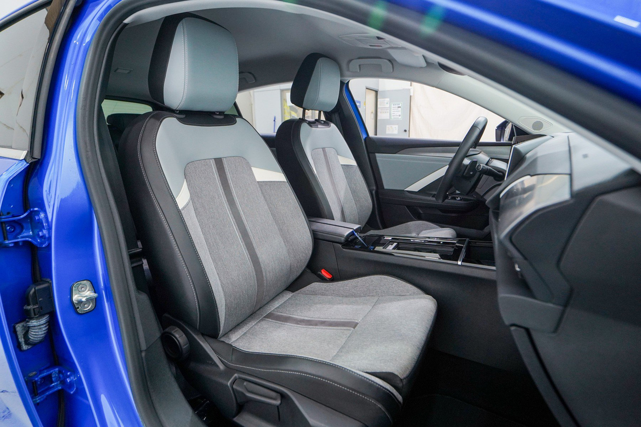 Opel Astra — photo 14
