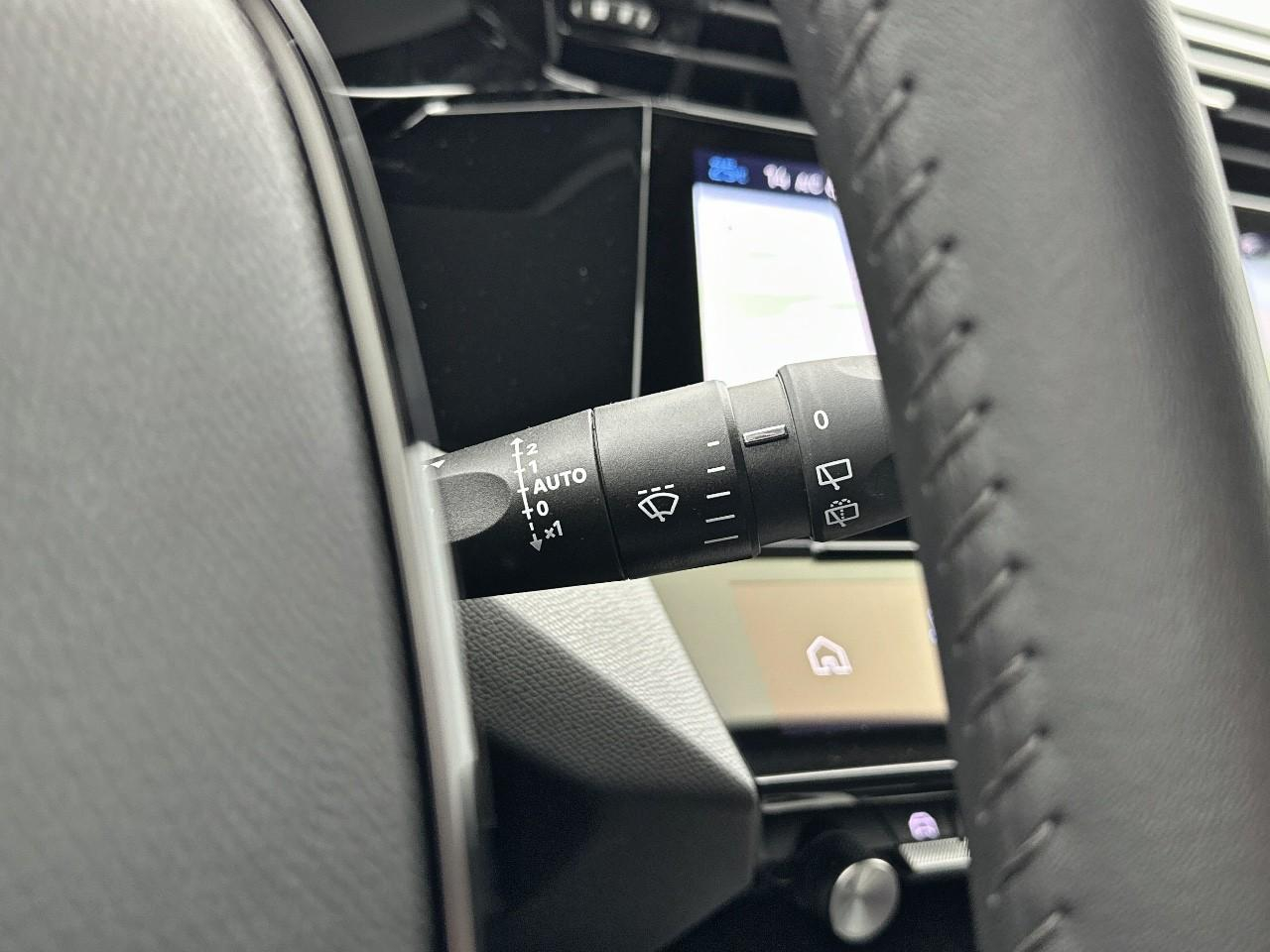 Peugeot 308 hybrid 145 e-dcs6 allure — photo 21