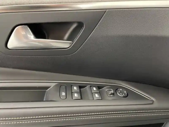 Peugeot 3008 hybrid 136 e-dcs6 — photo 32
