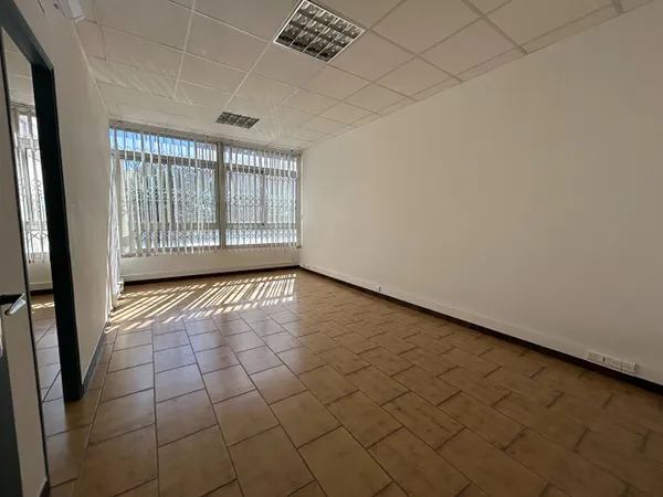 Local d'activité 5 pièces 80 m²