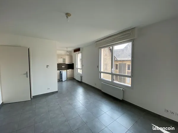 Beau T1 de 28,10 m², très lumineux, très calme Chambéry centre avec garage box
