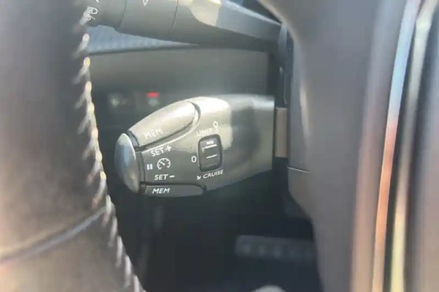 Peugeot 208 electrique 50 kwh 136ch — photo 19