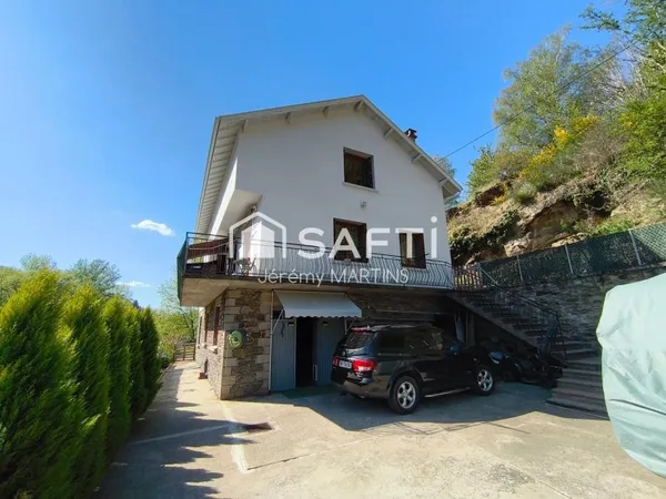 Maison familiale avec grand extérieur, proche des commodités
