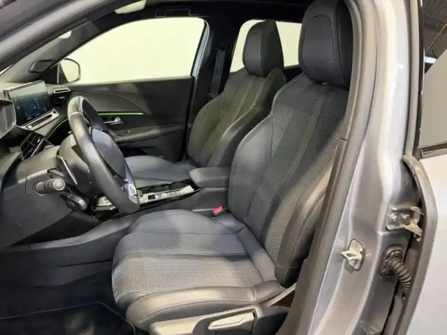 Peugeot 2008 1.2 130 gt eat8 / gps / toit ouvrant / attelage — photo 9
