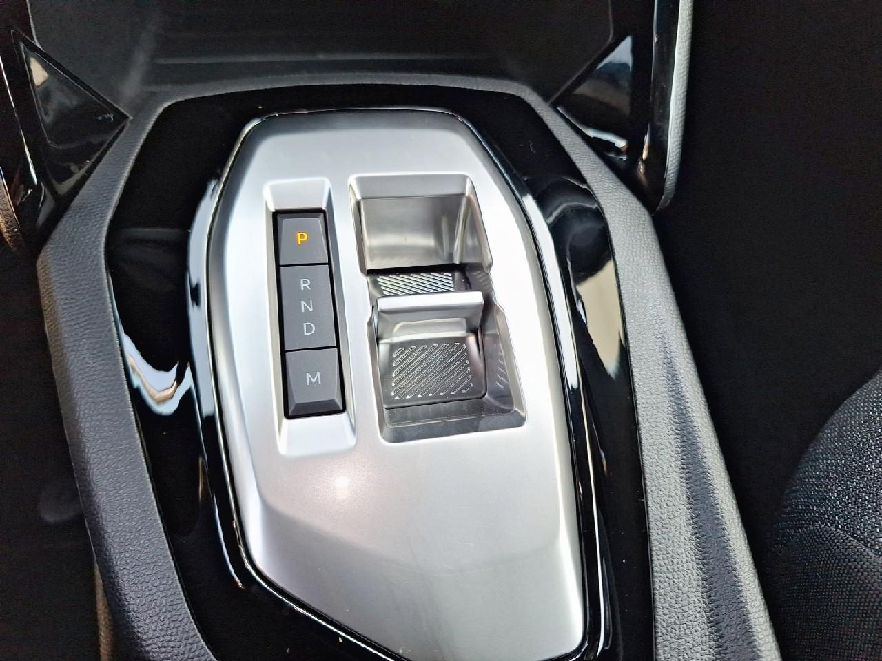 Peugeot 2008 1.2 hybrid 110ch style e-dcs6 — photo 16