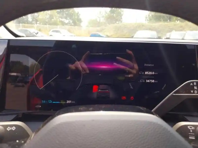Renault Megane e-tech ev60 220 ch super charge — photo 12