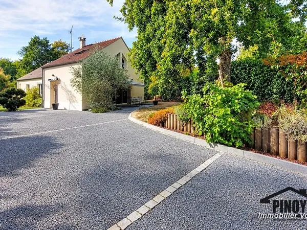Villethierry - Une maison impeccable, un cadre préservé et l