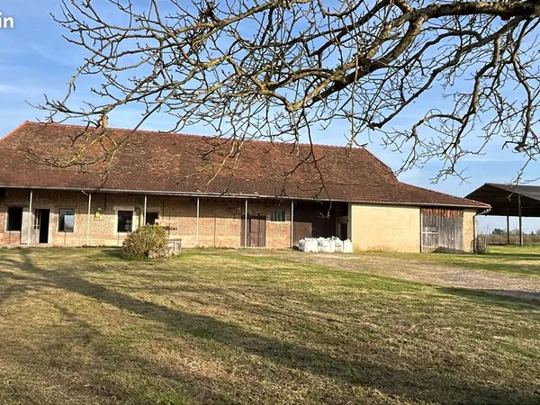 Ferme bressanne 3,5ha de terrain et dépendances