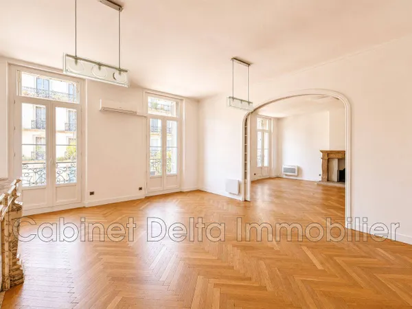 Bureau 6 pièces 160 m²