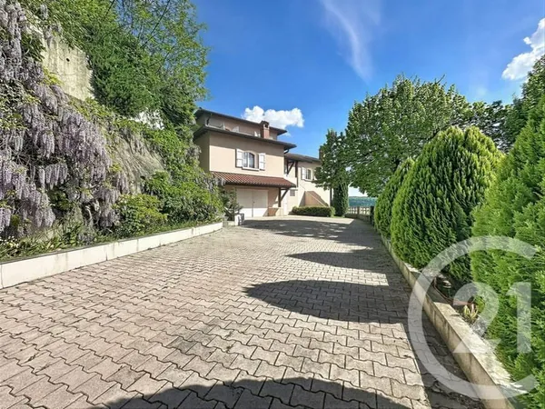 Maison 5 pièces 195 m²