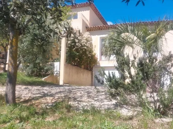 An exceptional modern Provençal villa