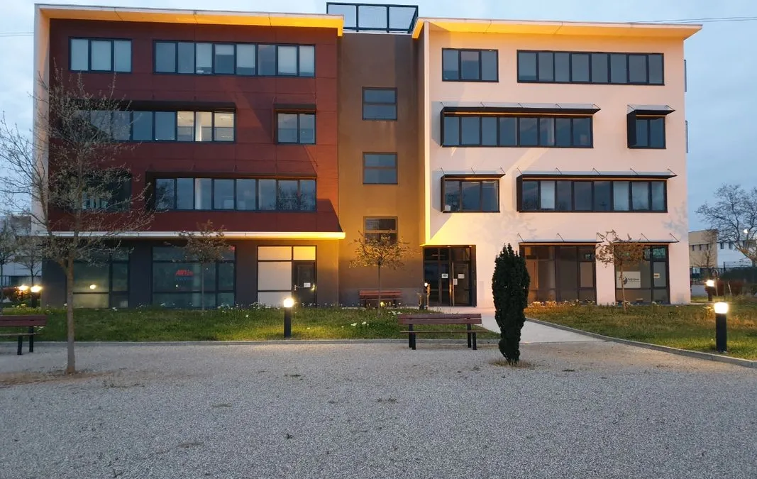 Photo 1