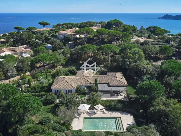 Villa 6 pièces 300 m²