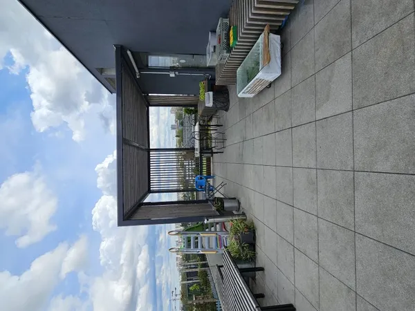 Vends appartement 153m² 5 pièces lumineux avec terrasse, balcon et parking