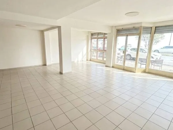 Boutique 100 m²