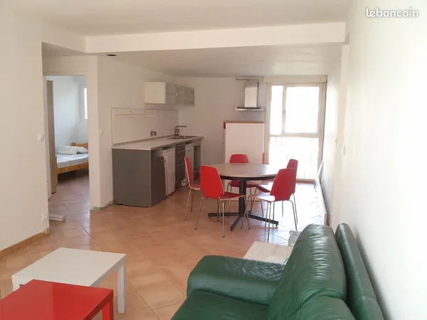 Appartement T6 - 102m2 - 4 balcons - 2 sdb - 2 WC - parking