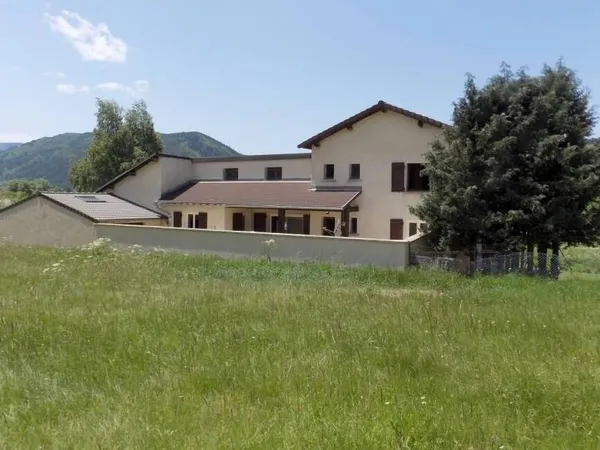 Maison 7 pièces 220 m²
