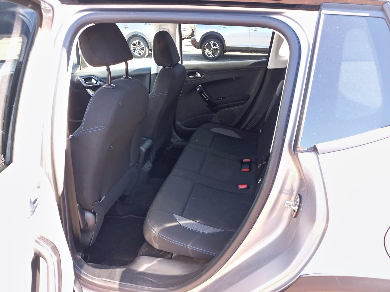 Peugeot 2008 puretech 110ch s&s bvm6 signature — photo 13