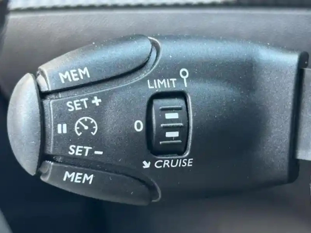Peugeot 2008 e- 136ch active pack — photo 5
