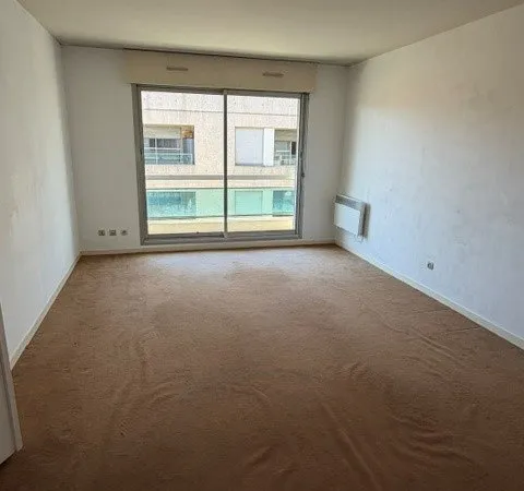 T2 Barrière du Médoc avec balcon
