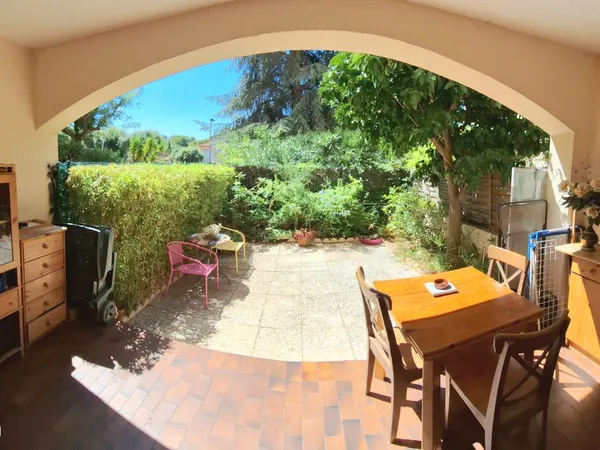 Vends agréable studio avec jardin