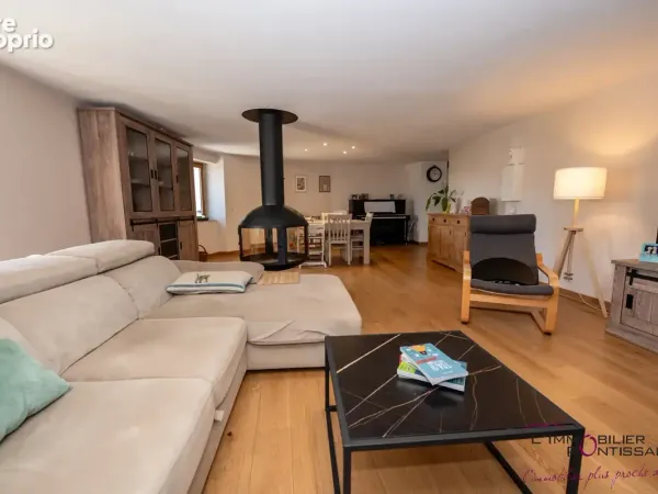 Appartement T6 d'exception à ROCHEJEAN Standing, volumes et confort.
