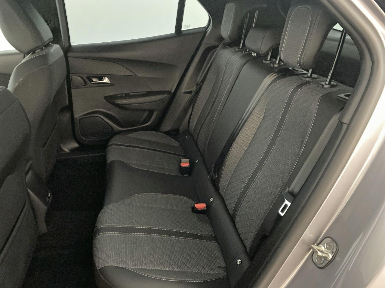 Peugeot 2008 hybrid 145 ch e-dcs6 allure — photo 10