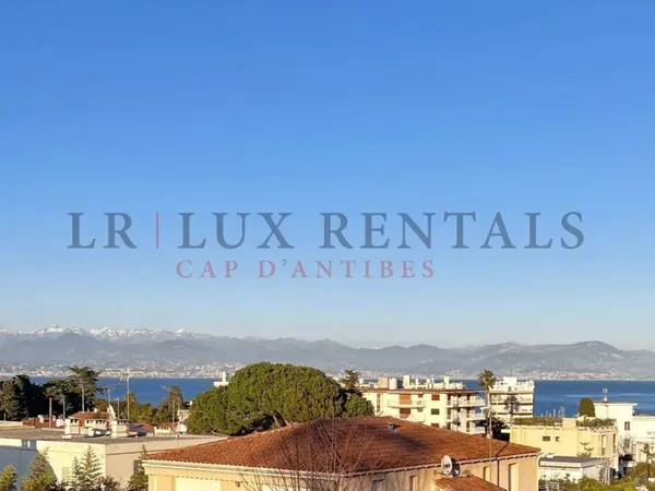 Grand appartement avec vue mer et piscine