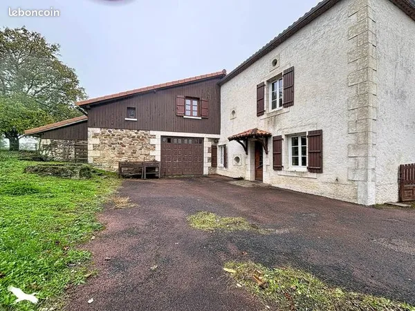 Maison 8 pièces 244 m²