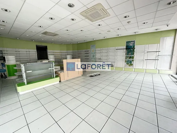Local commercial 219 m²