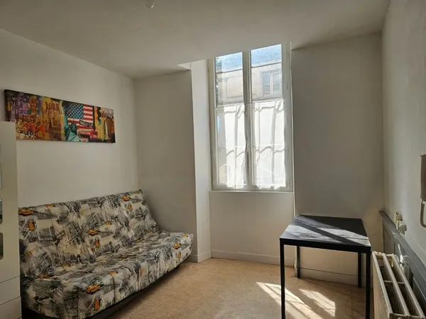 STUDIO Angouleme centre sur plateau