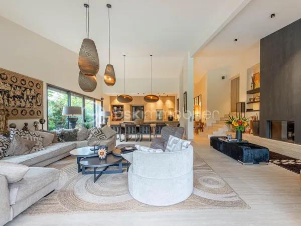 Maison 6 pièces 230 m²
